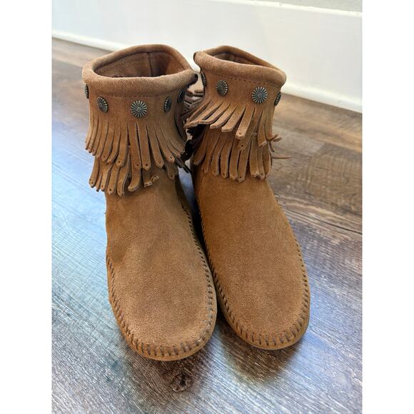 MinneTonka brown suede double fringe side zip boots EUC Sz 10 - Picture 1 of 10